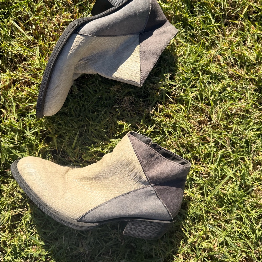 Matisse Two-Tone Ankle Boots in Cream and Gray